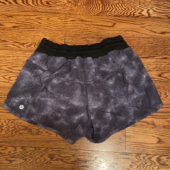Lululemon Tracker Shorts - Low Rise - Picture 3 of 4